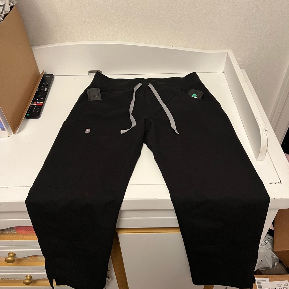 Figs bottom scrubs